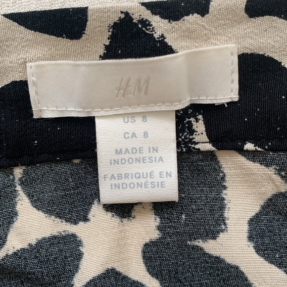 H&M A line skirt. Classy cream and black print. Size 8 - Picture 2 of 2